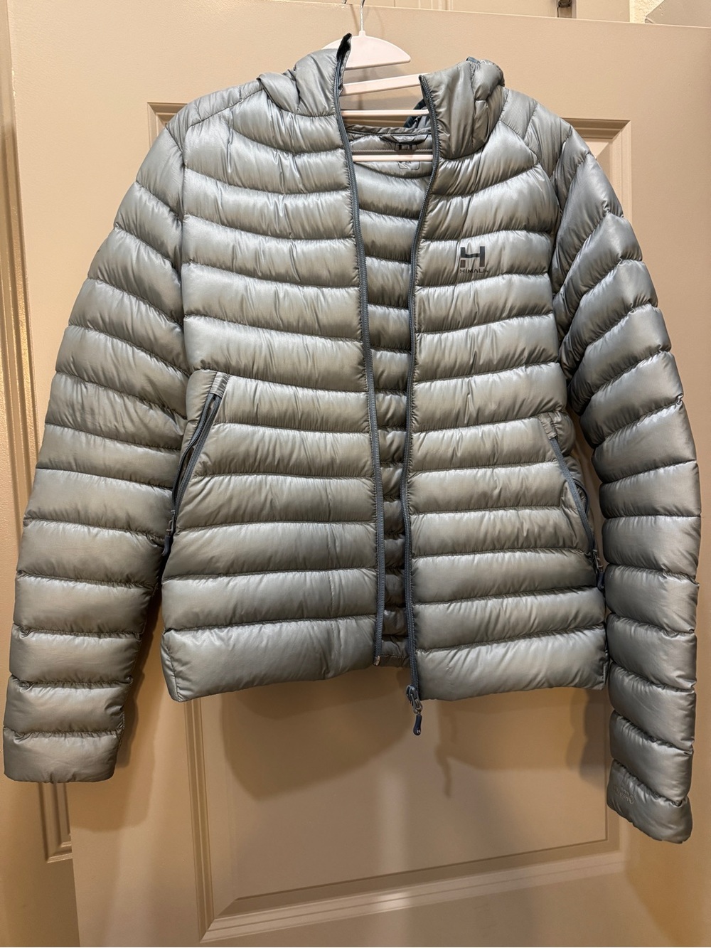 Himali Womens Medium accelerator down hooded jacket cloudy sky